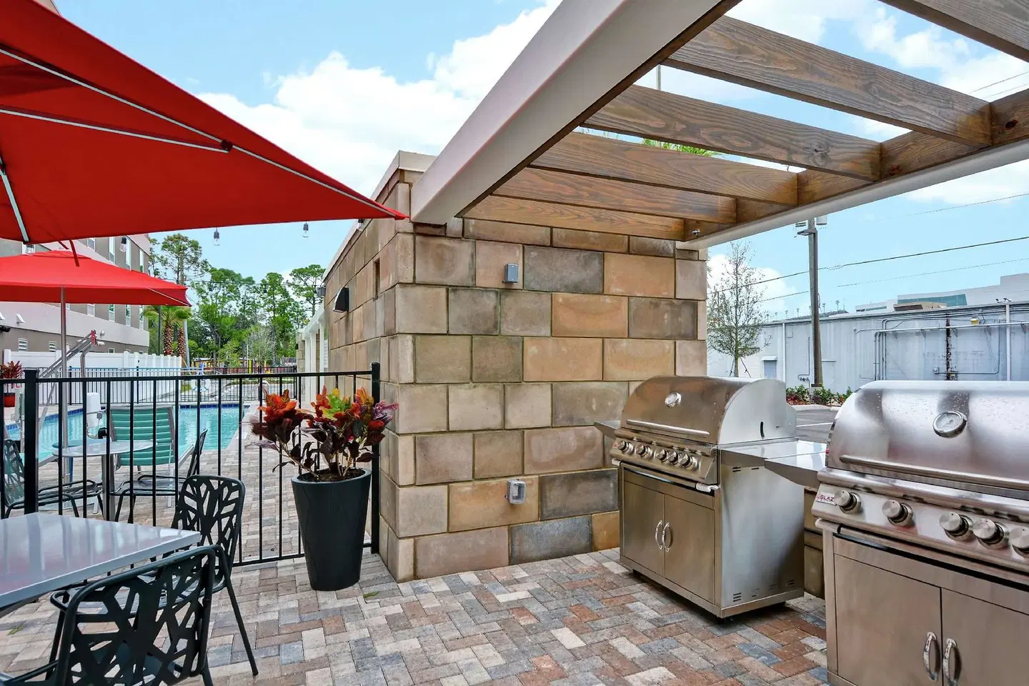 Home2 Suites By Hilton Daytona Beach Speedway Terrasse