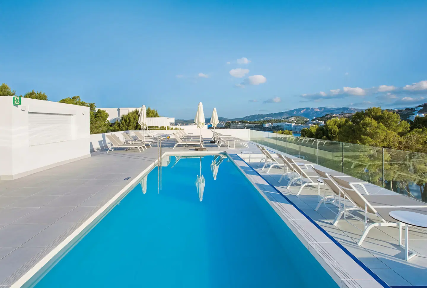 Reverence Life OUTDOOR_POOL