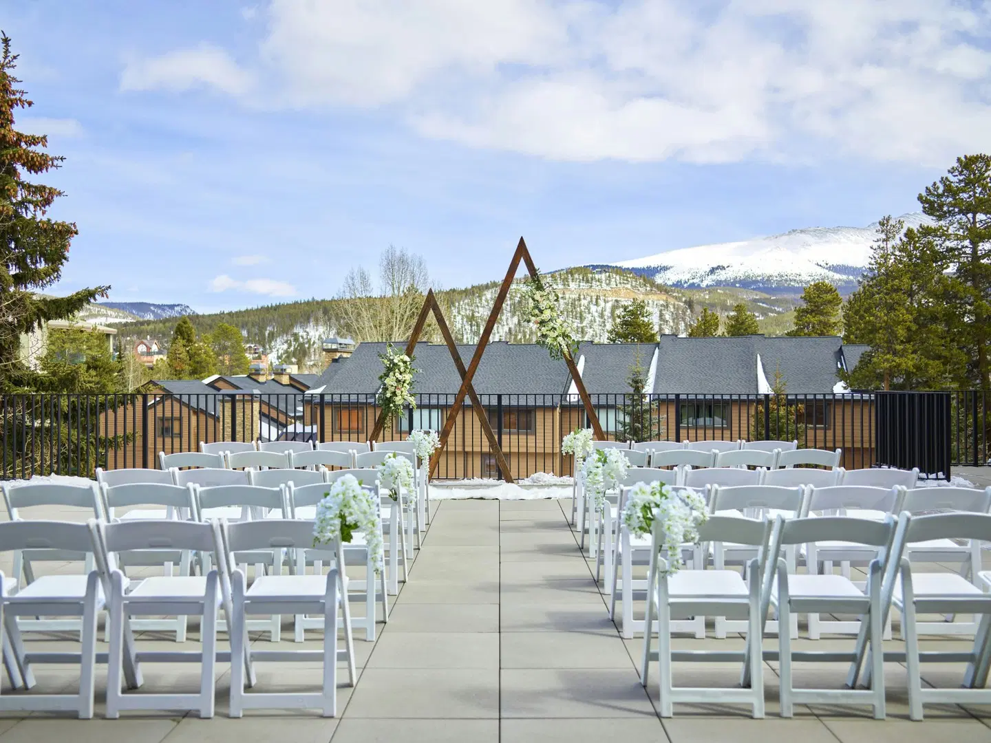 Hotel Alpenrock Breckenridge, Curio Collection by Hilton Terrasse