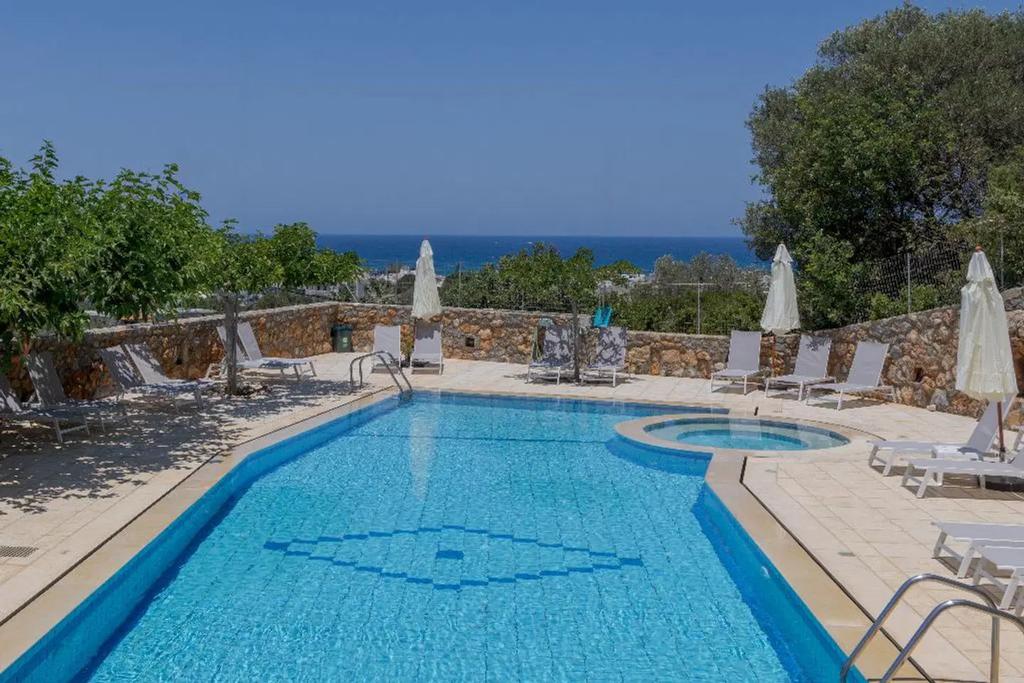 Sunny Hill OUTDOOR_POOL