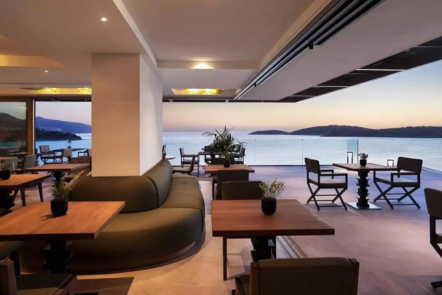Niko Seaside Resort Crete MGallery Terrasse
