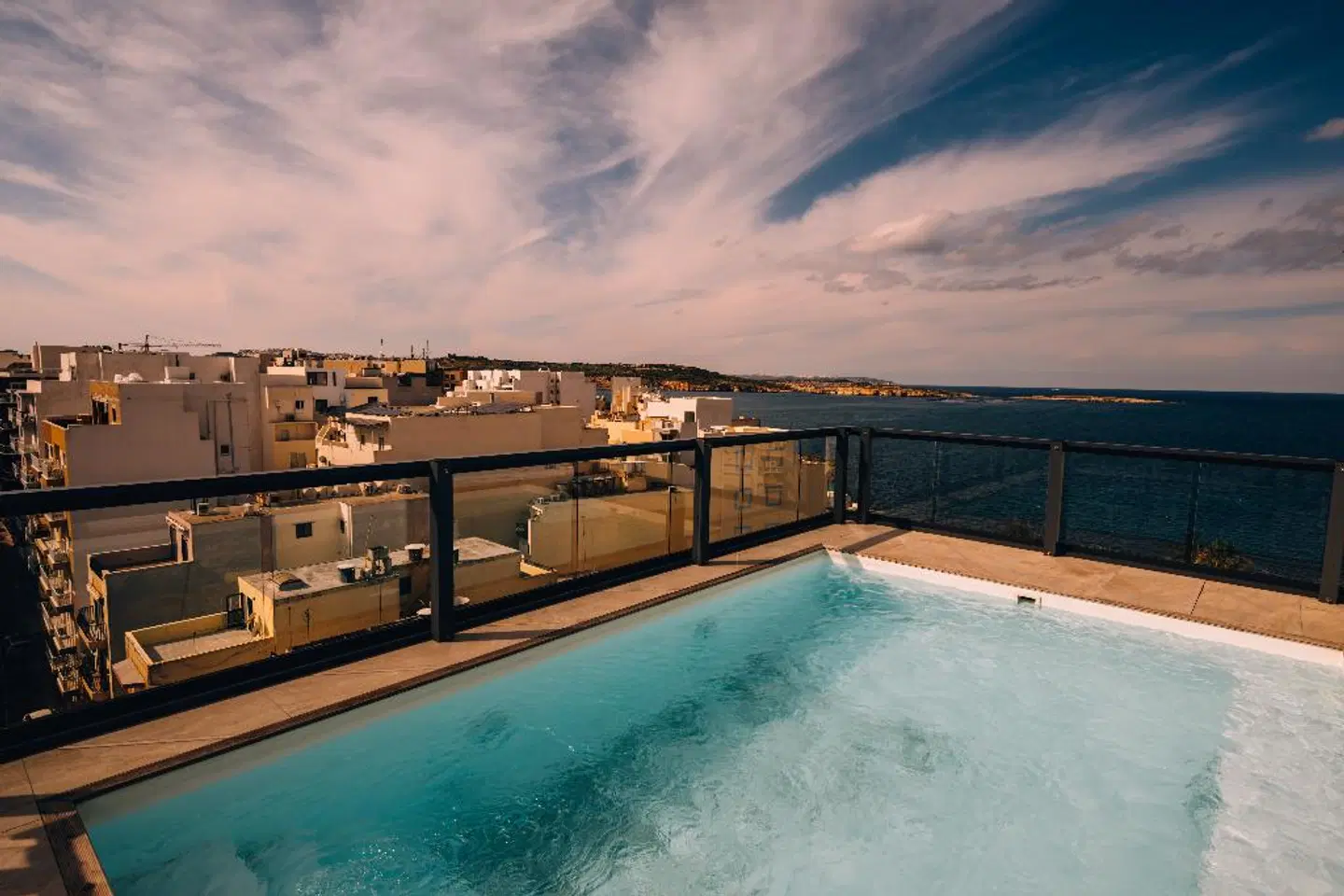 Primera OUTDOOR_POOL