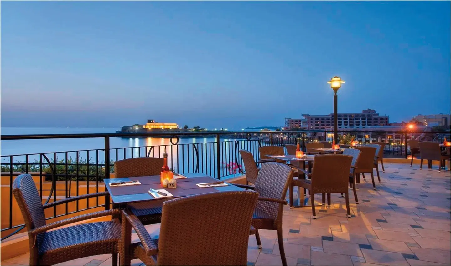Verdi St. George's Bay Marina Terrasse