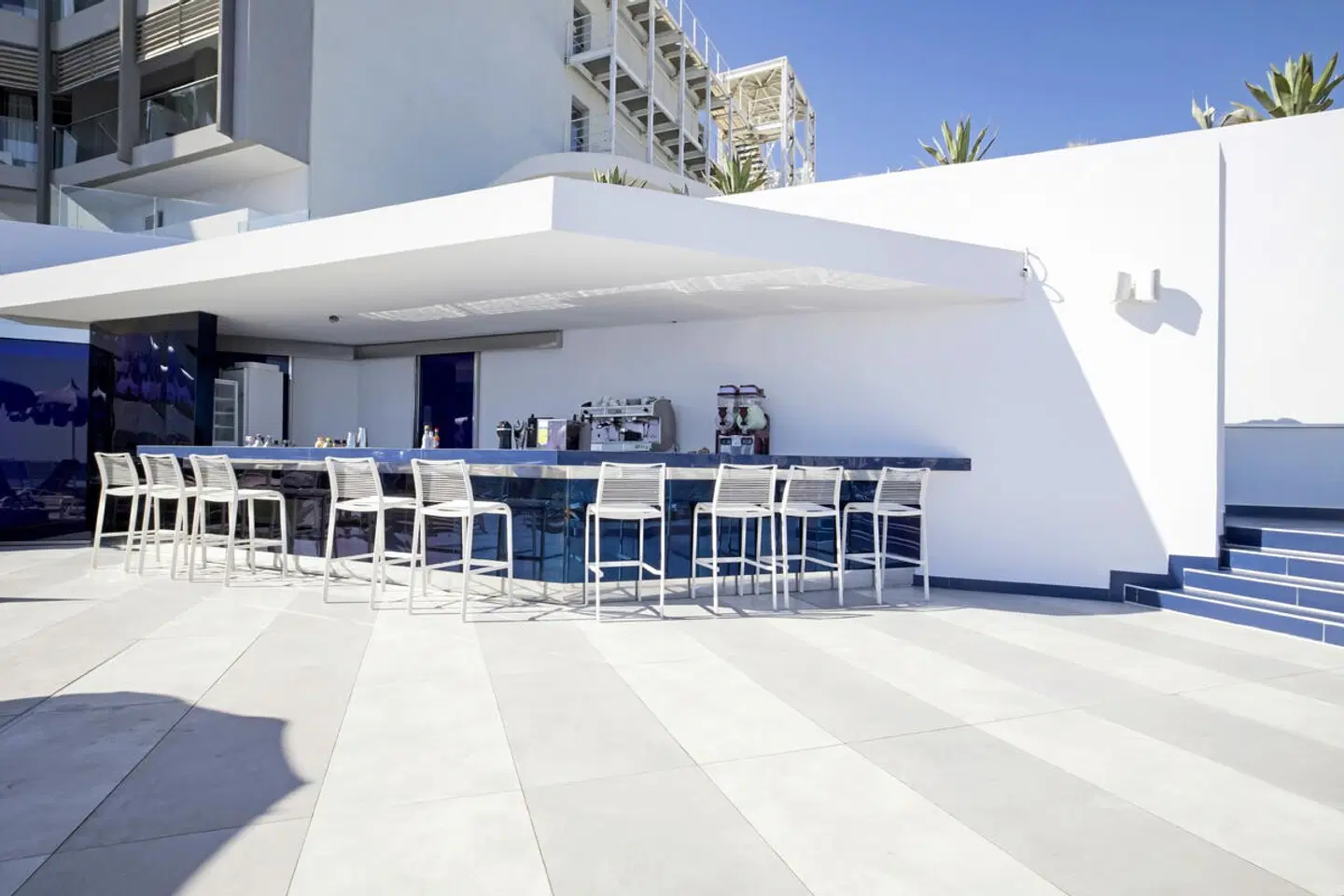 I Resort Beach Hotel & Spa Bar