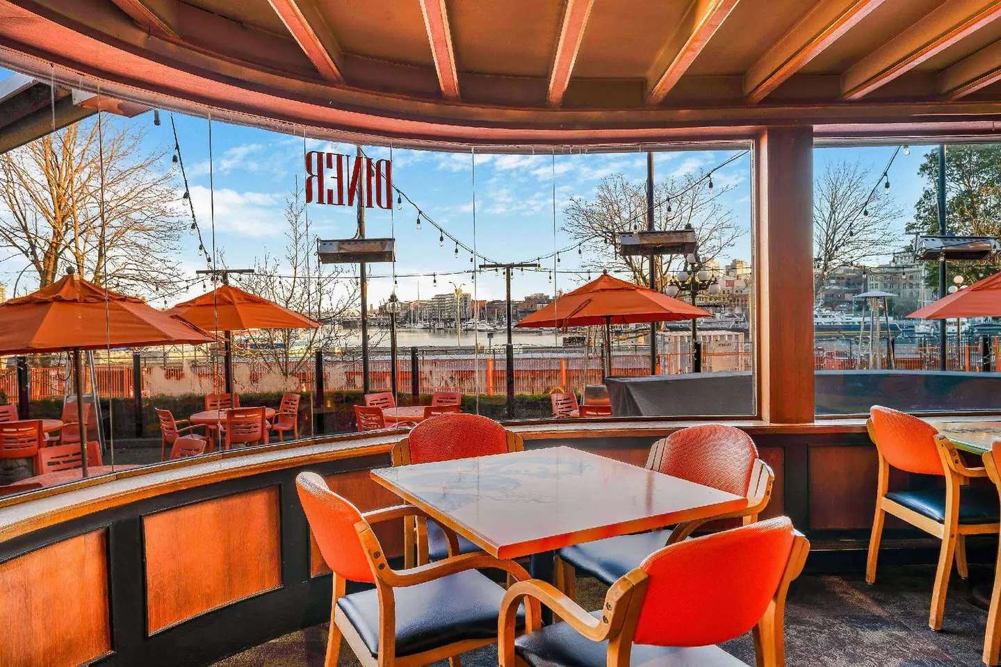 Days Inn by Wyndham Victoria On The Harbour Restaurant