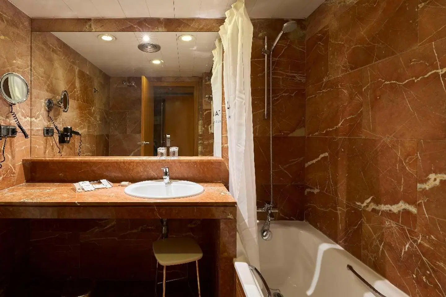 Catalonia Plaza Catalunya Badezimmer
