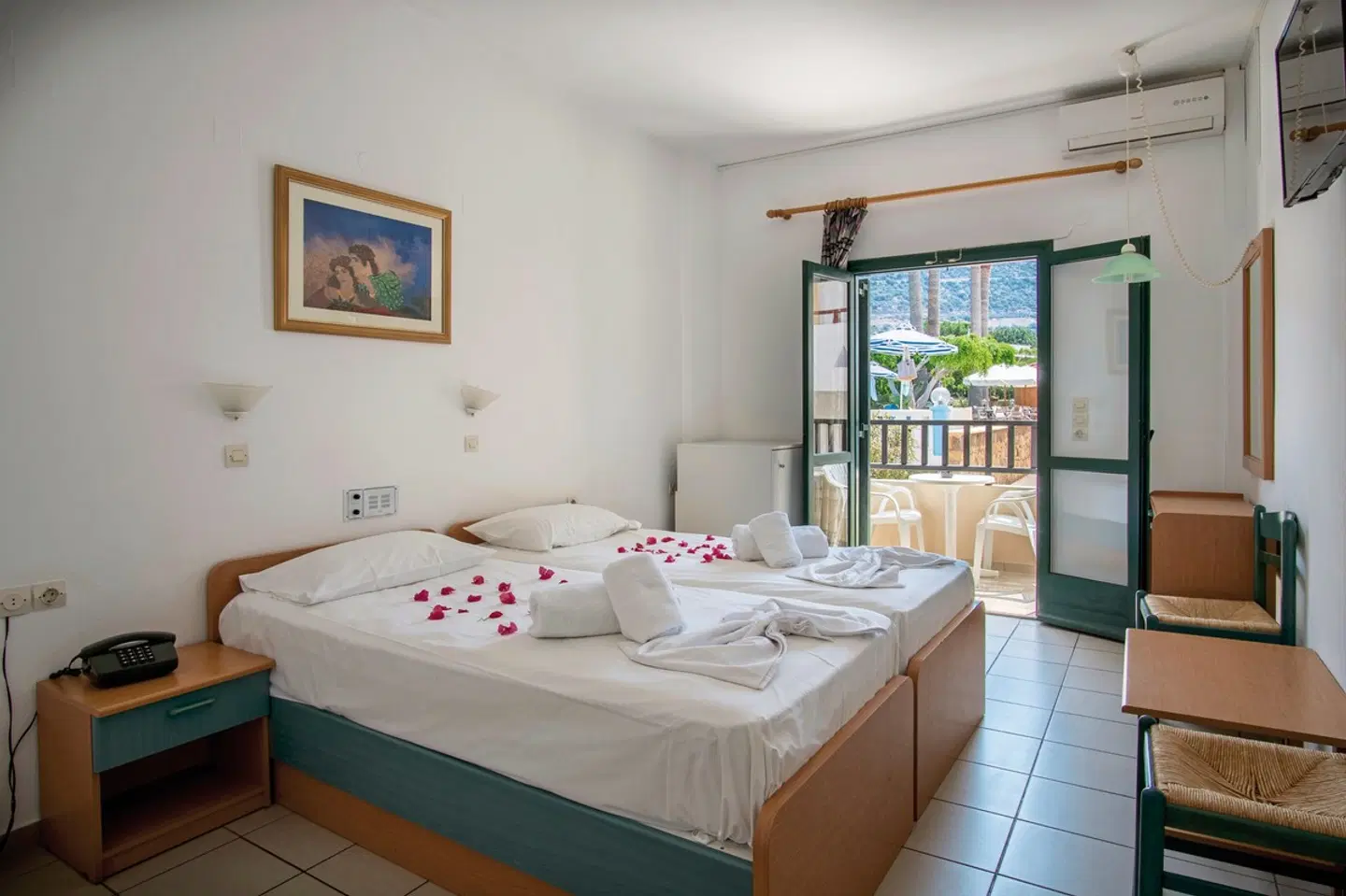 Paloma Garden & Corina ROOM_EXAMPLE