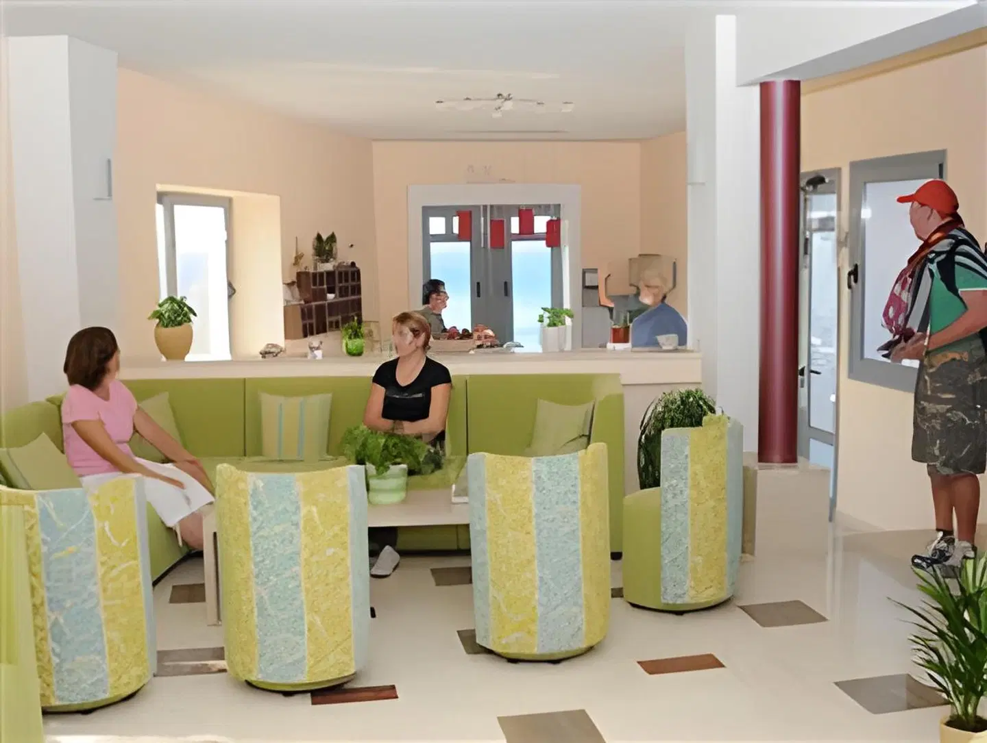 Horizon Beach Hotel Bar