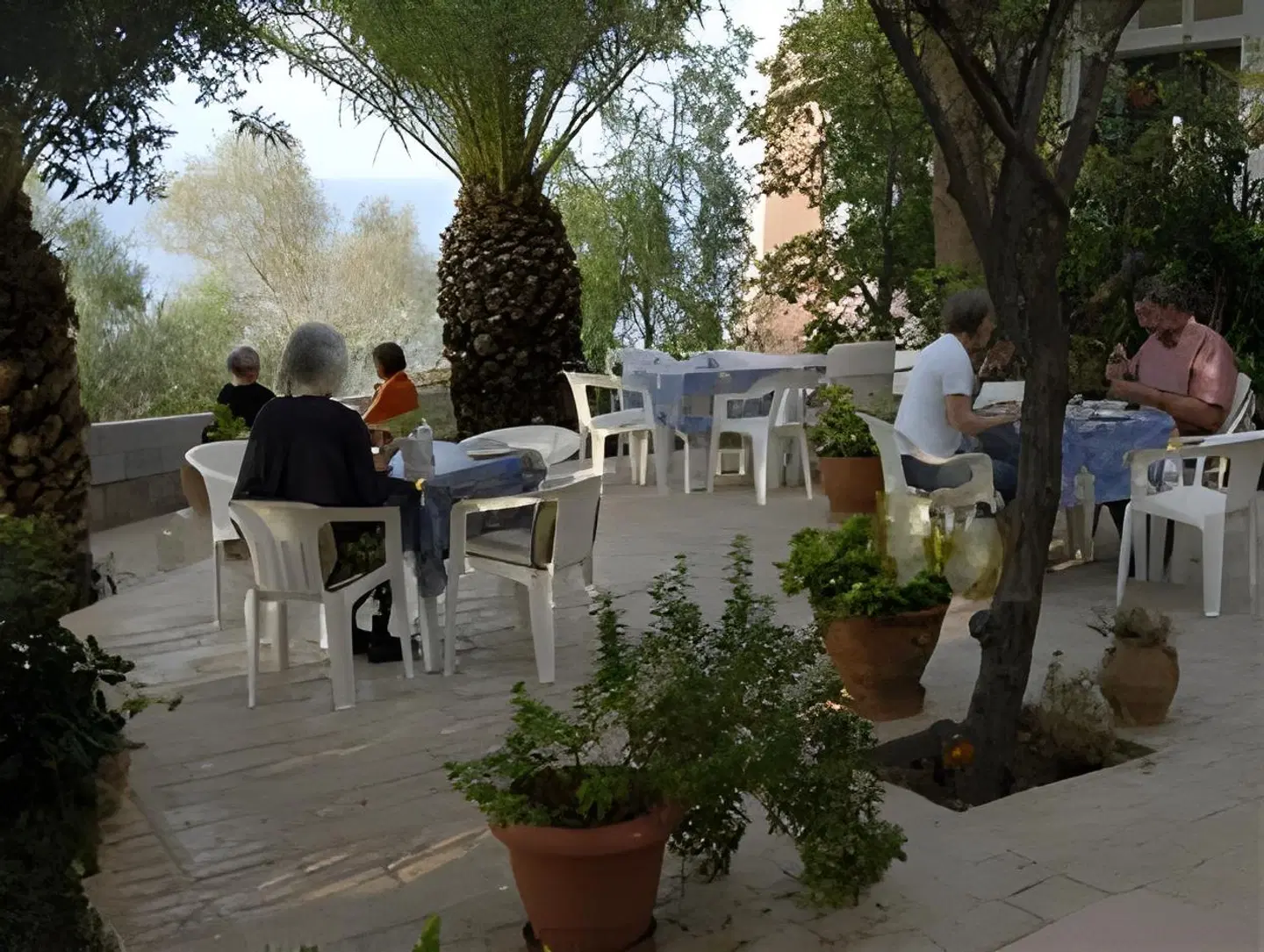 Horizon Beach Hotel Terrasse