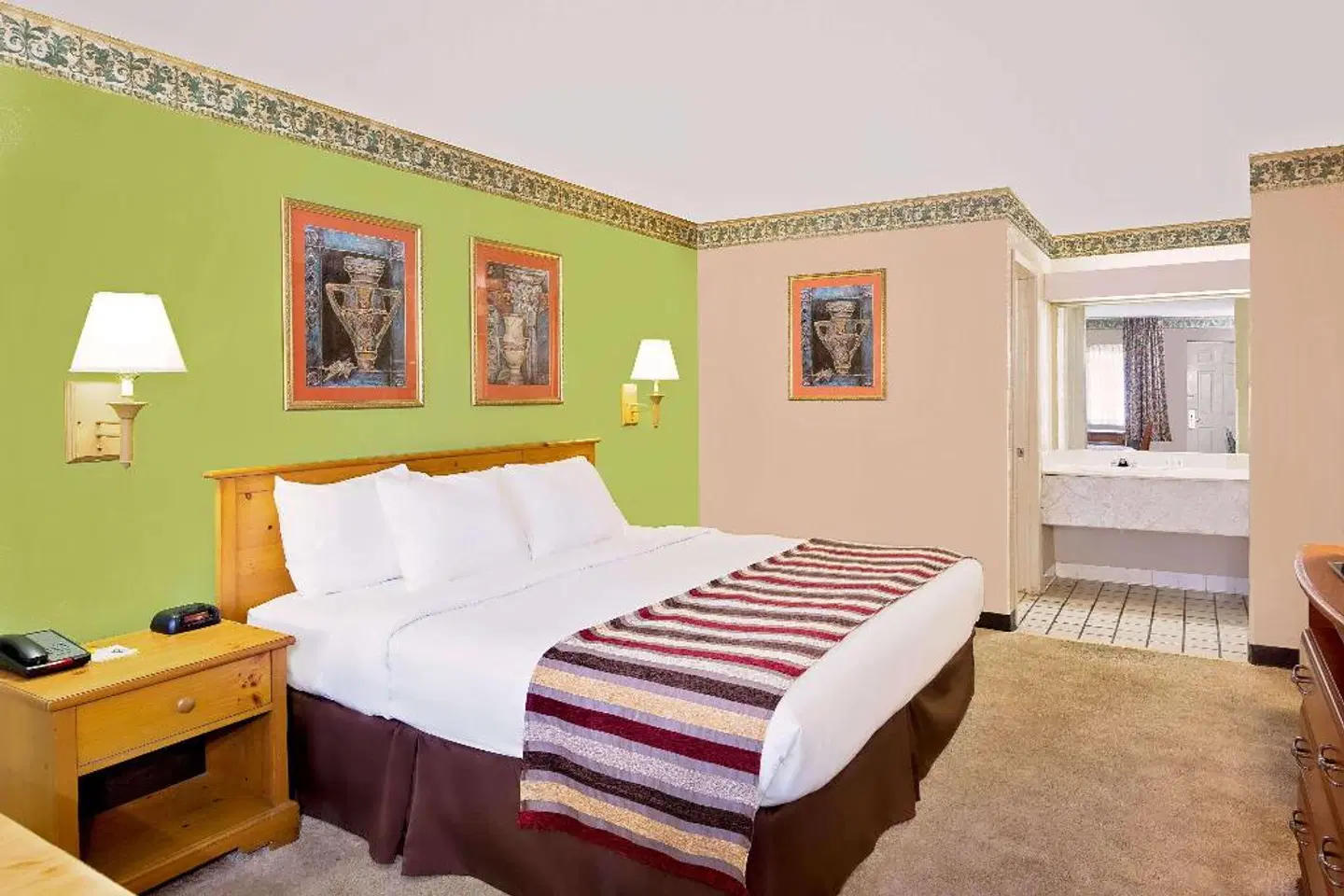 Days Inn & Suites by Wyndham Starkville ROOM_EXAMPLE