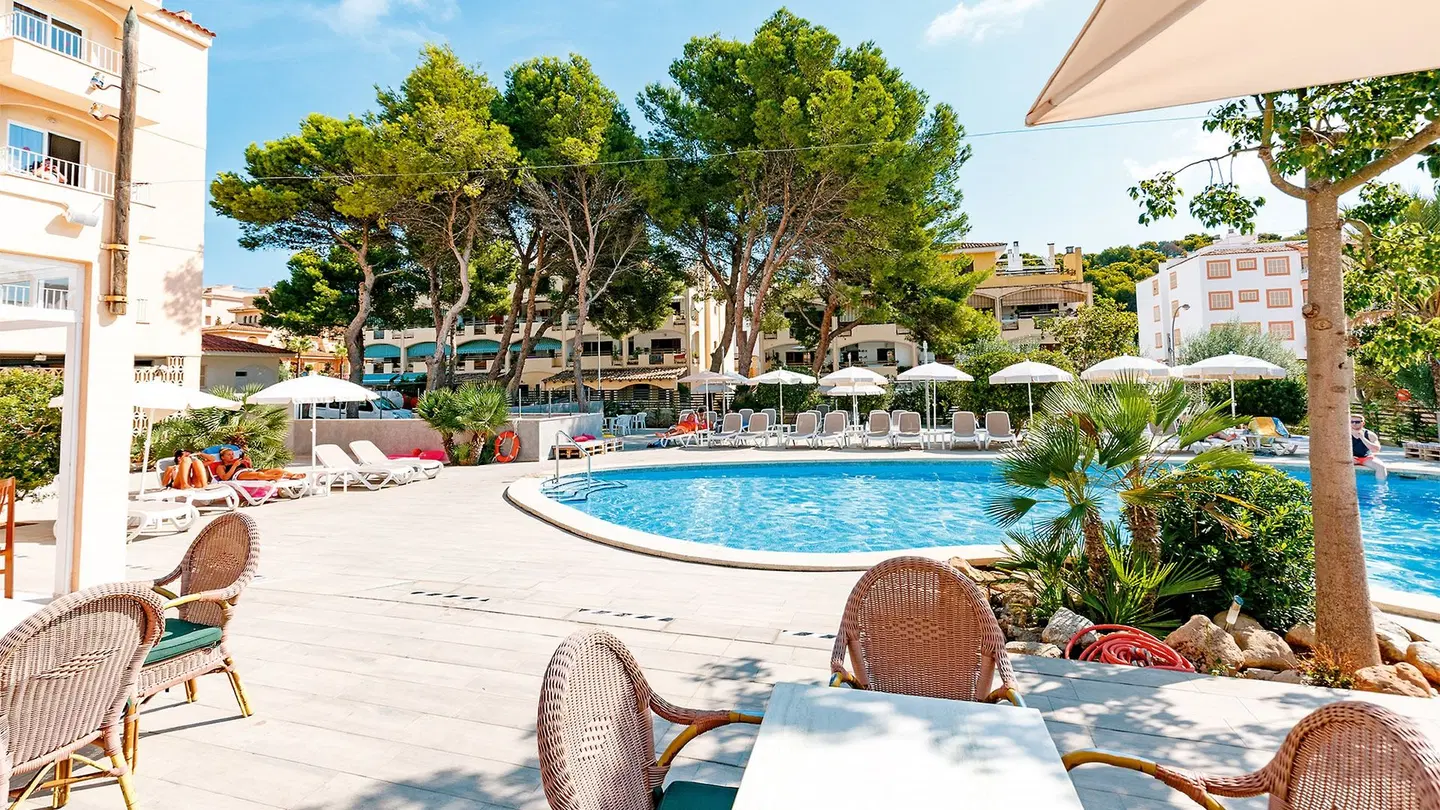 Lliteras OUTDOOR_POOL