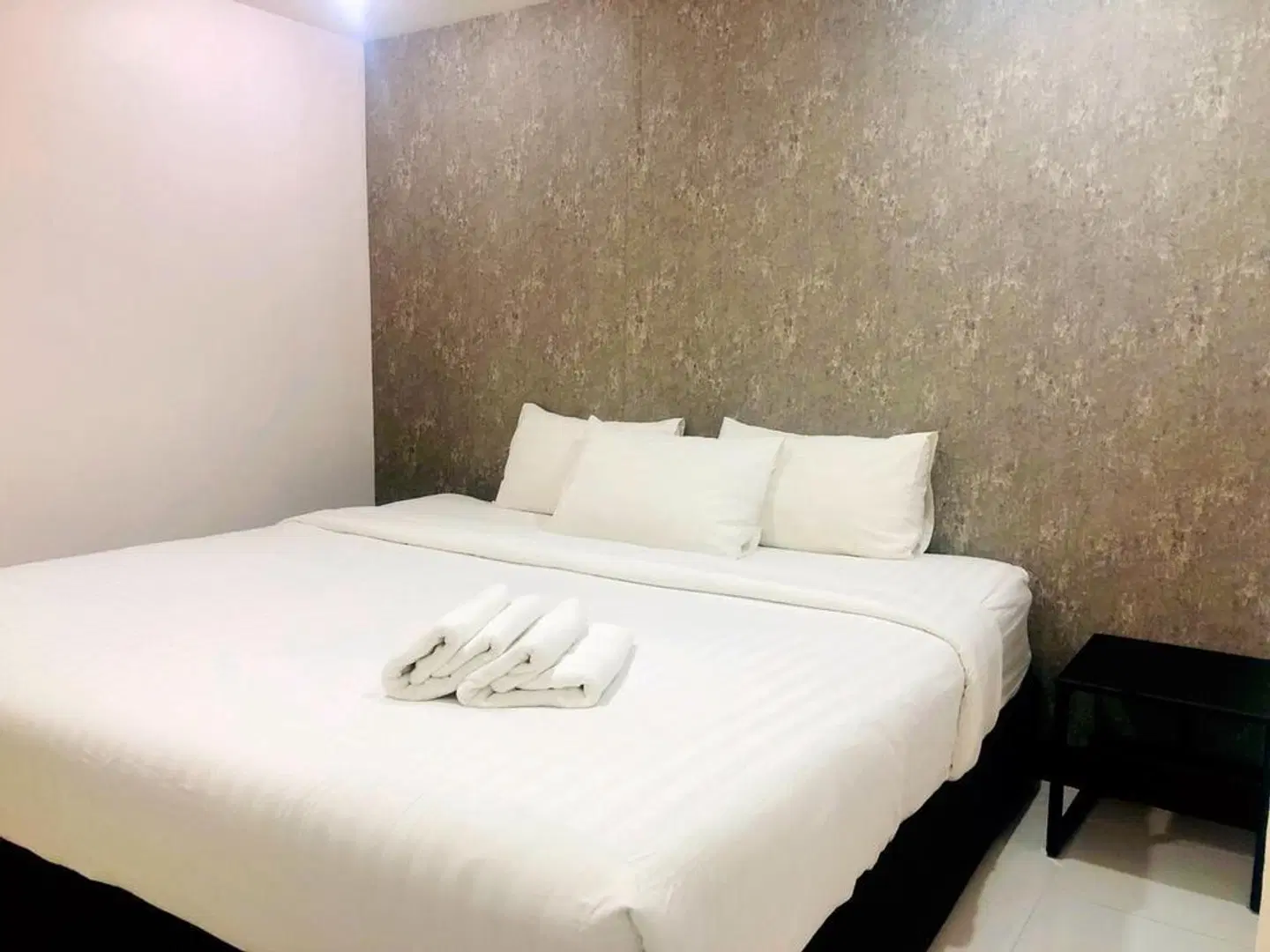 Bed by Tha-Pra Hotel and Apartment ROOM_EXAMPLE