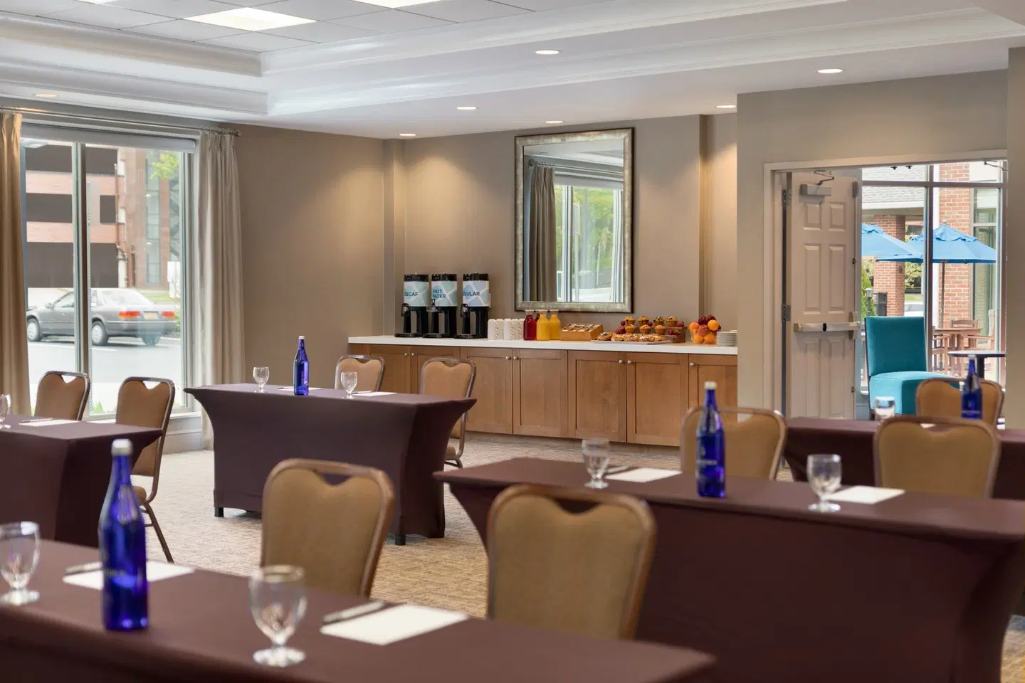Hilton Garden Inn Stony Brook Bar