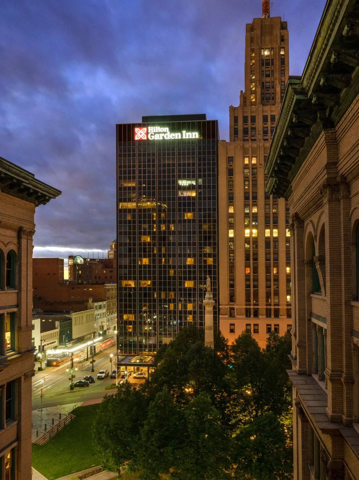Hilton Garden Inn Buffalo Downtown EXTERIOR