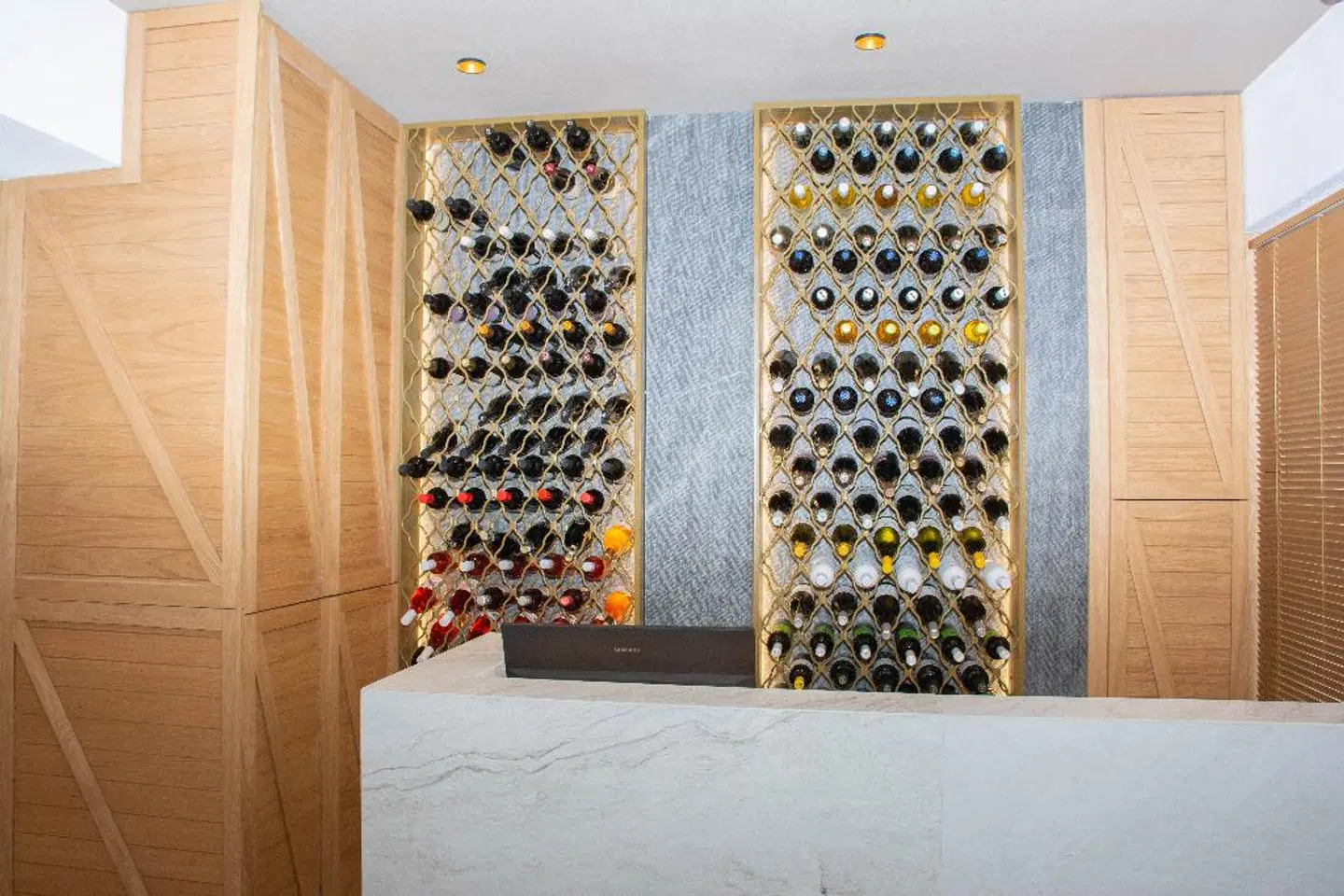 Yianna Caravel ROOM_EXAMPLE