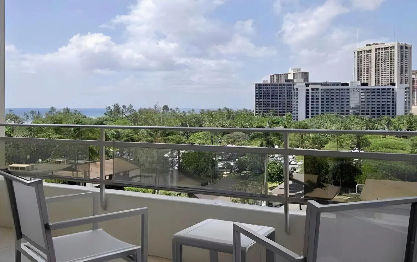 Regency on Beachwalk Waikiki by Outrigger Terrasse