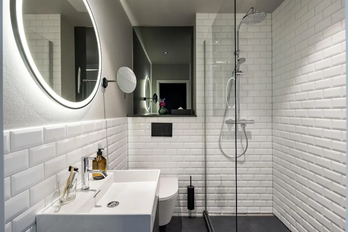 Hotel AMANO Düsseldorf Badezimmer
