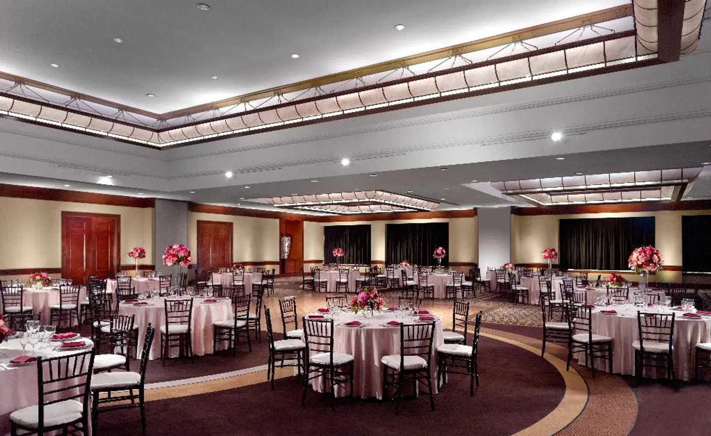 Omni Los Angeles Hotel at California Plaza Restaurant