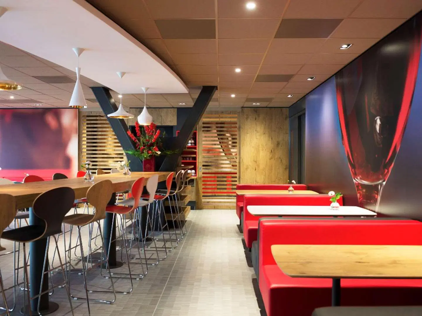 ibis Rotterdam City Centre Bar