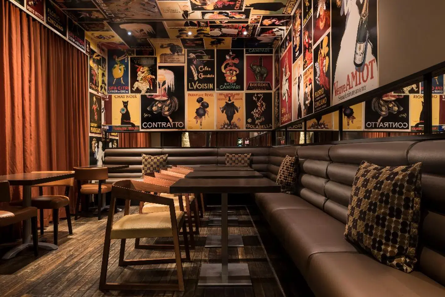 Adina Checkpoint Charlie Bar