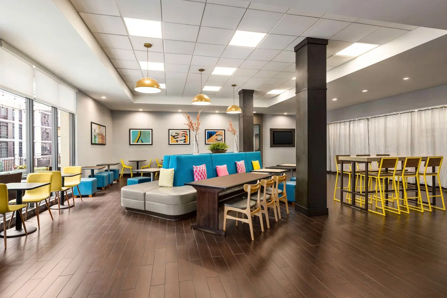 Home2 Suites by Hilton New York Long Island City/ Manhattan View, NY Bar