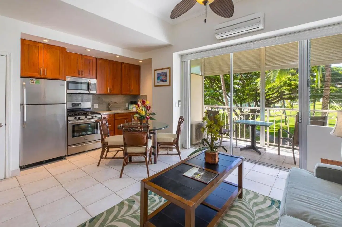 Waikiki Shore by Outrigger LOUNGE_LOBBY