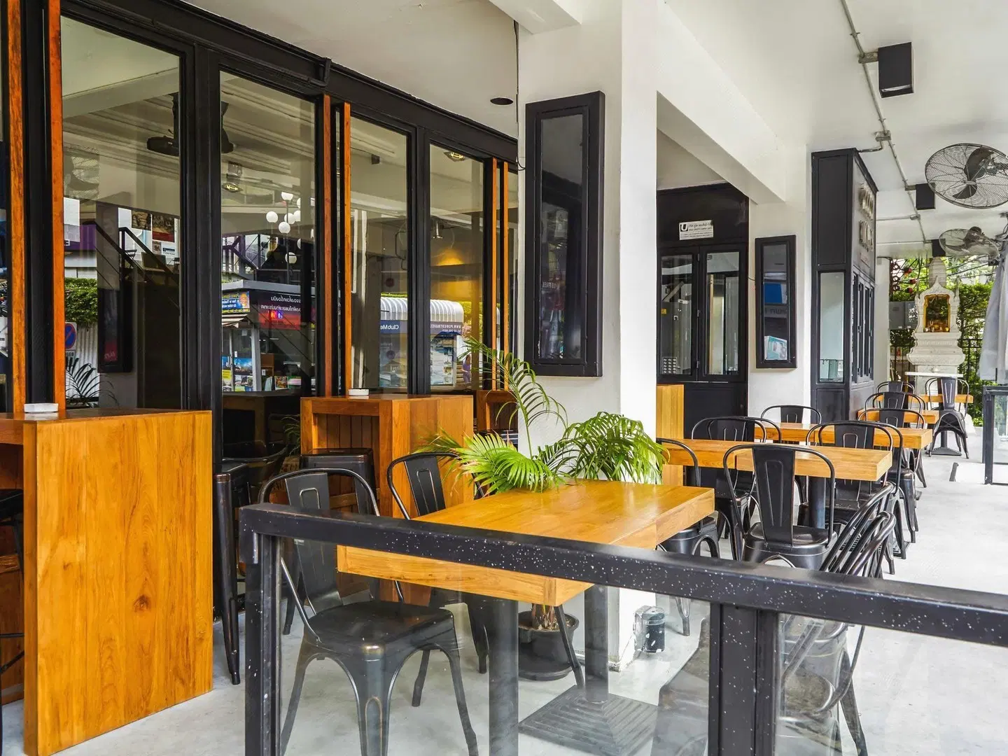 3Howw Hostel @ Sukhumvit 21 Terrasse