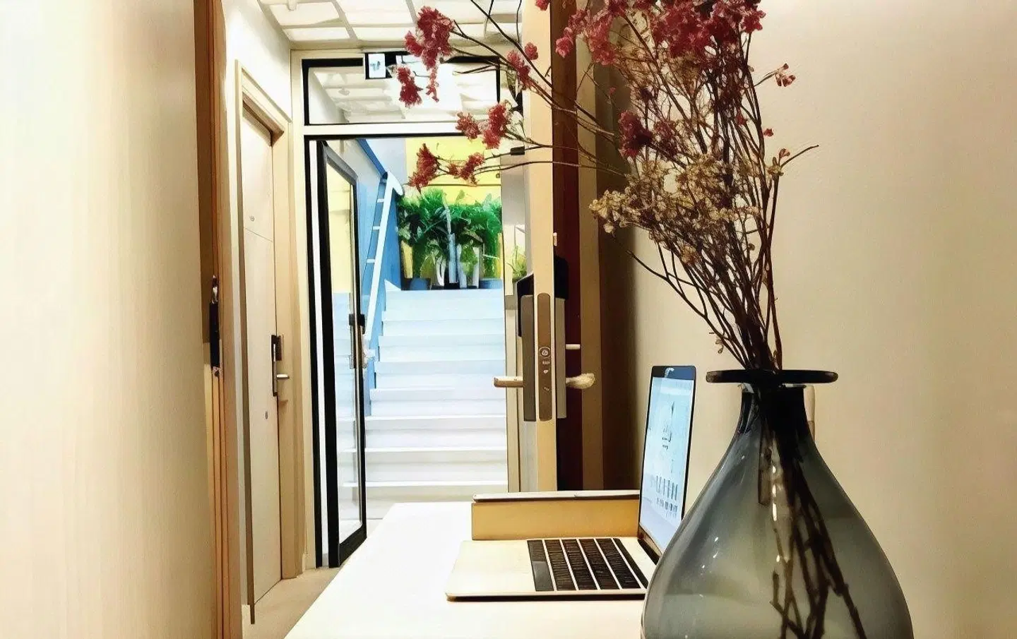 Kinnon Deluxe Hostel Coworking Cafe LOUNGE_LOBBY