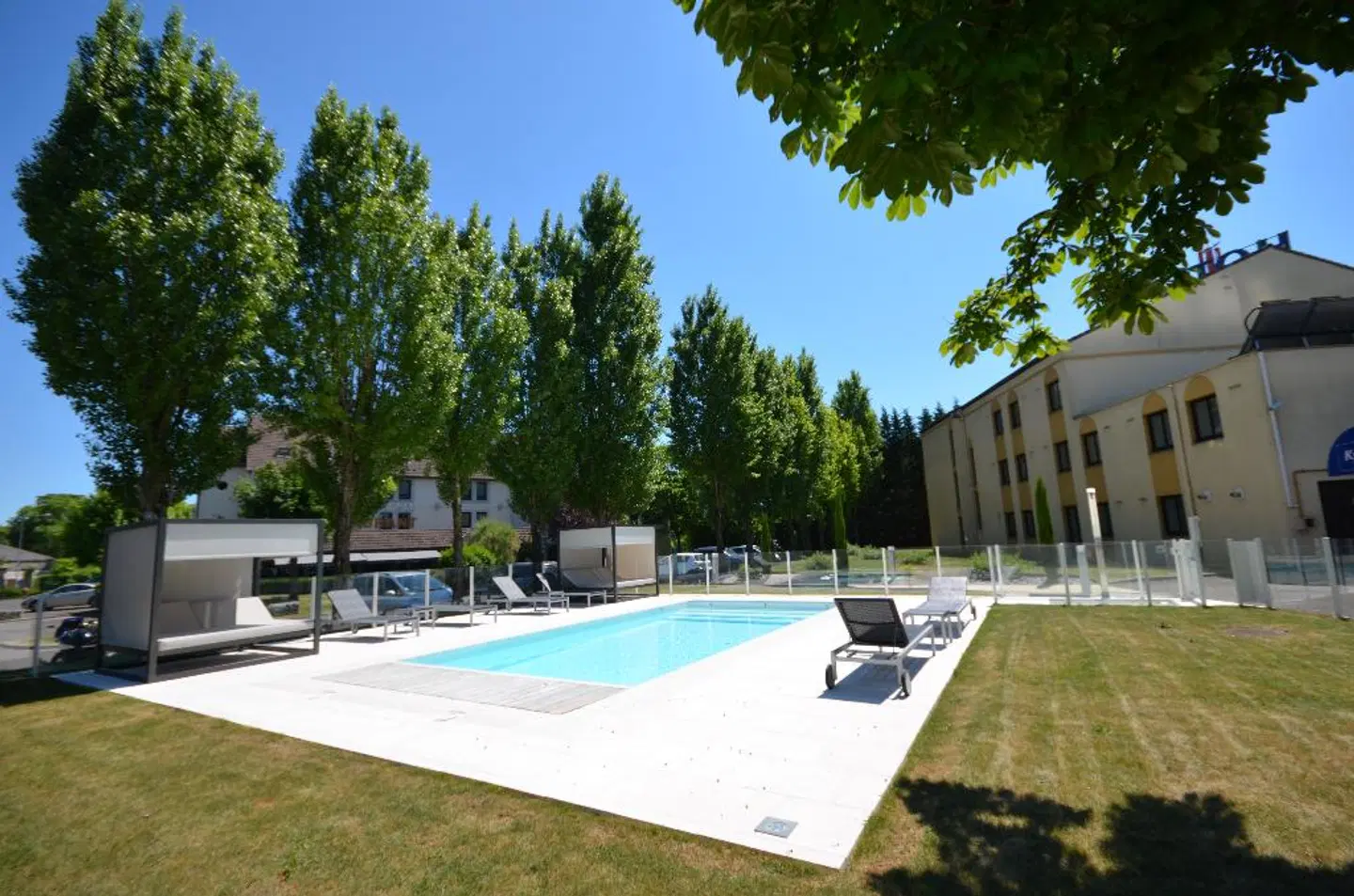 Kyriad Dijon Est Mirande OUTDOOR_POOL