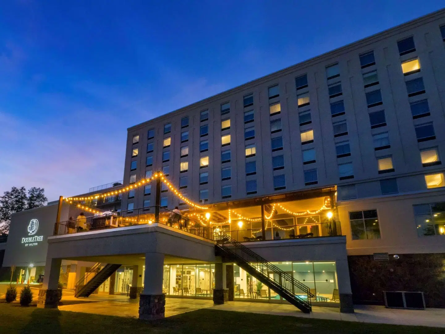 DoubleTree by Hilton Niagara Falls, NY EXTERIOR