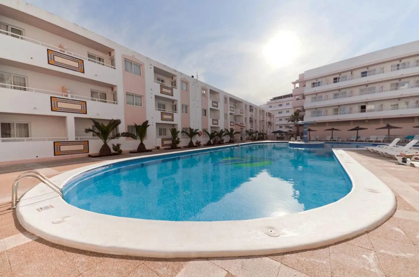 Vibra Panoramic OUTDOOR_POOL