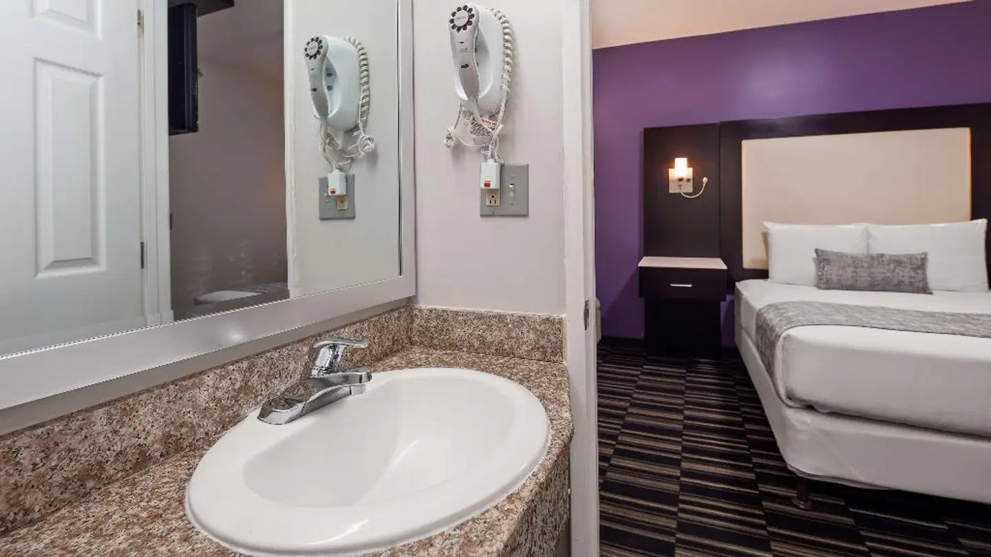 SureStay Hotel By Best Western Beverly Hills Badezimmer