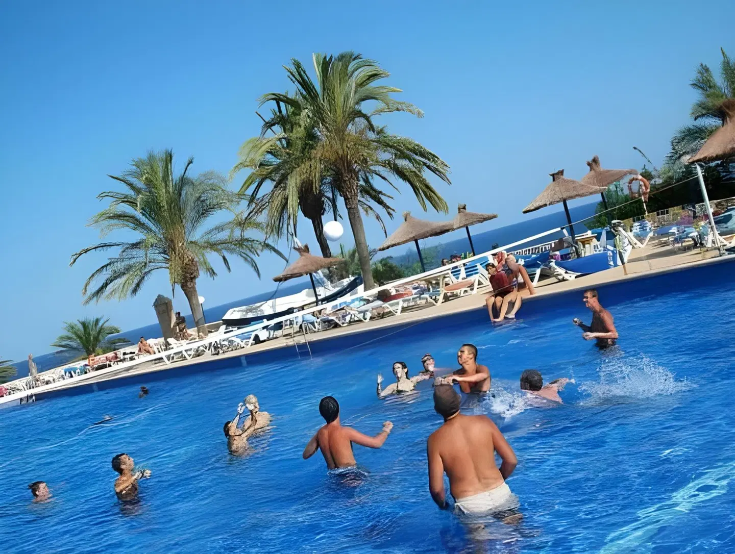 Palia Maria Eugenia OUTDOOR_POOL
