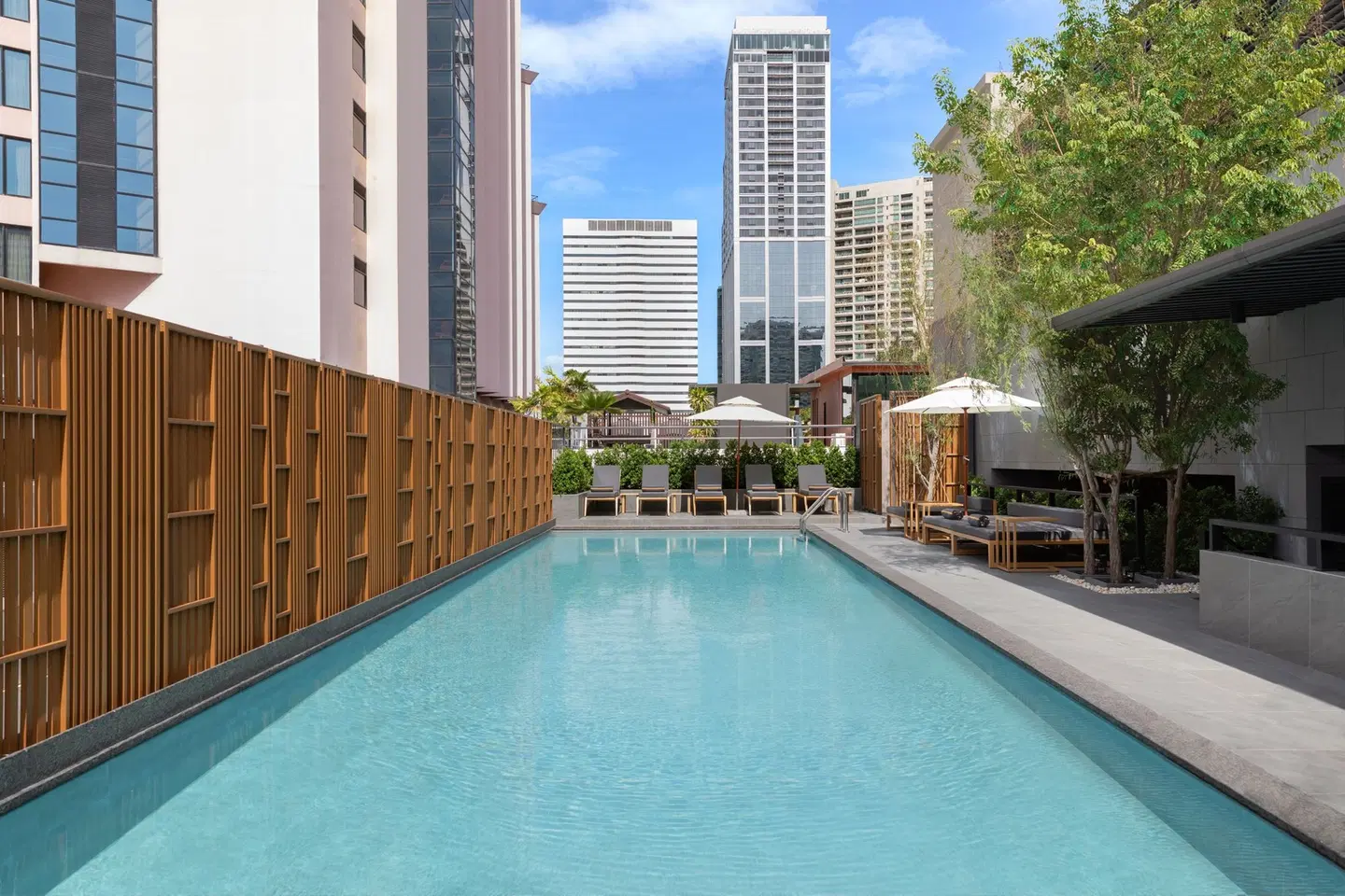 Courtyard by Marriott Bangkok Sukhumvit 20 OUTDOOR_POOL