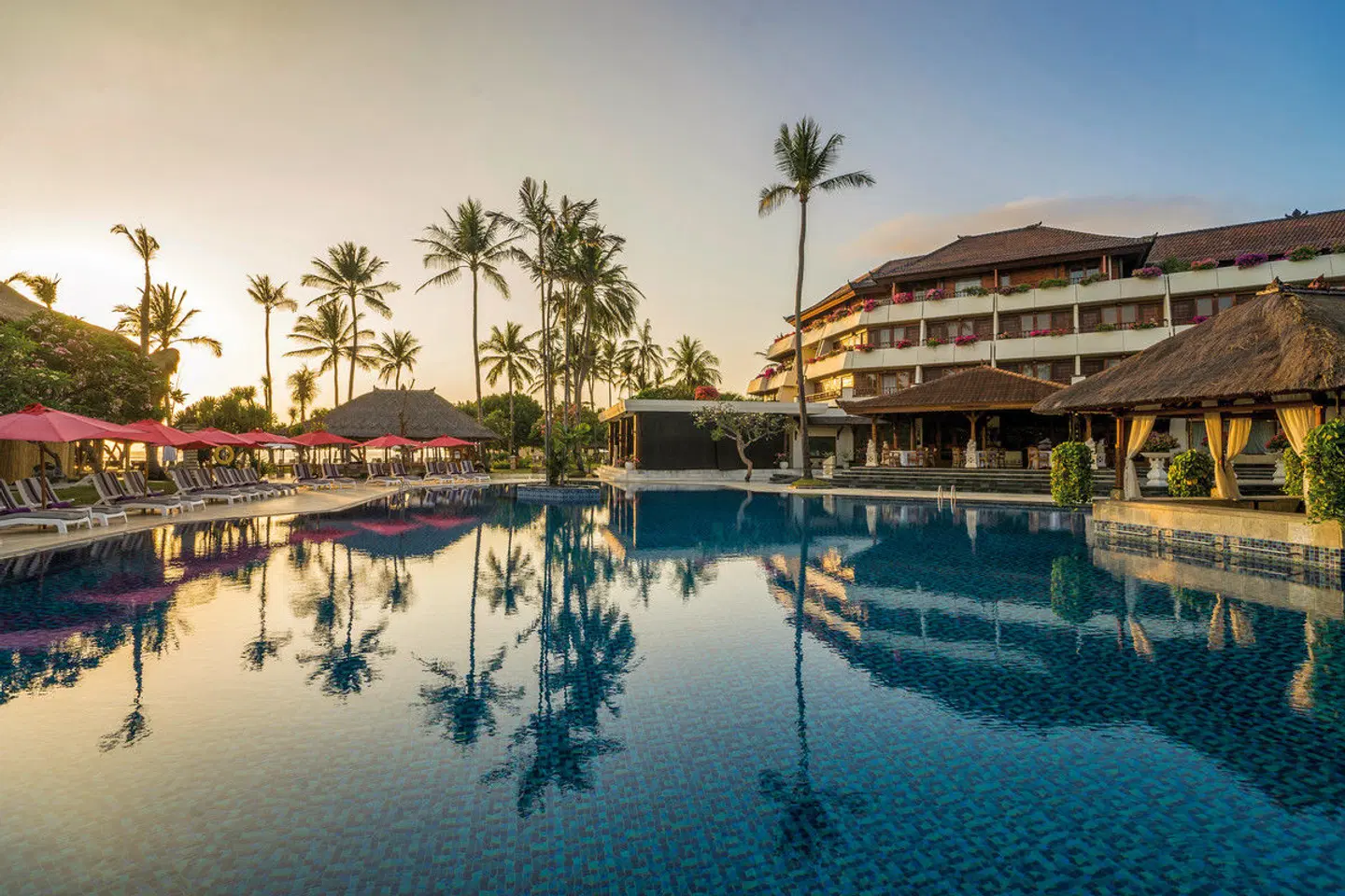 Nusa Dua Beach Hotel & Spa OUTDOOR_POOL