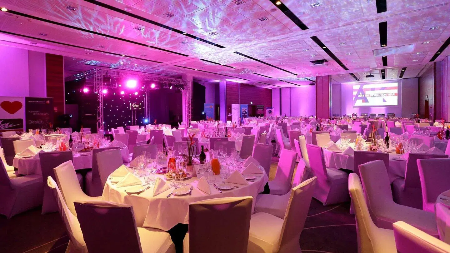 Warsaw Plaza Hotel Restaurant