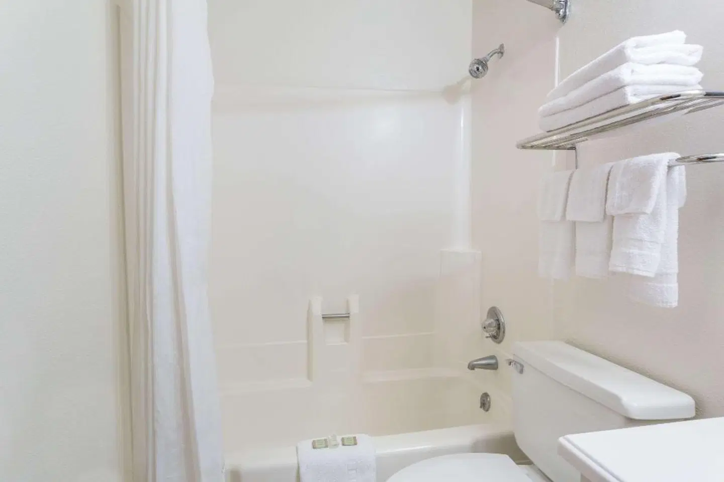 Super 8 by Wyndham Colorado Springs/Chestnut Street Badezimmer