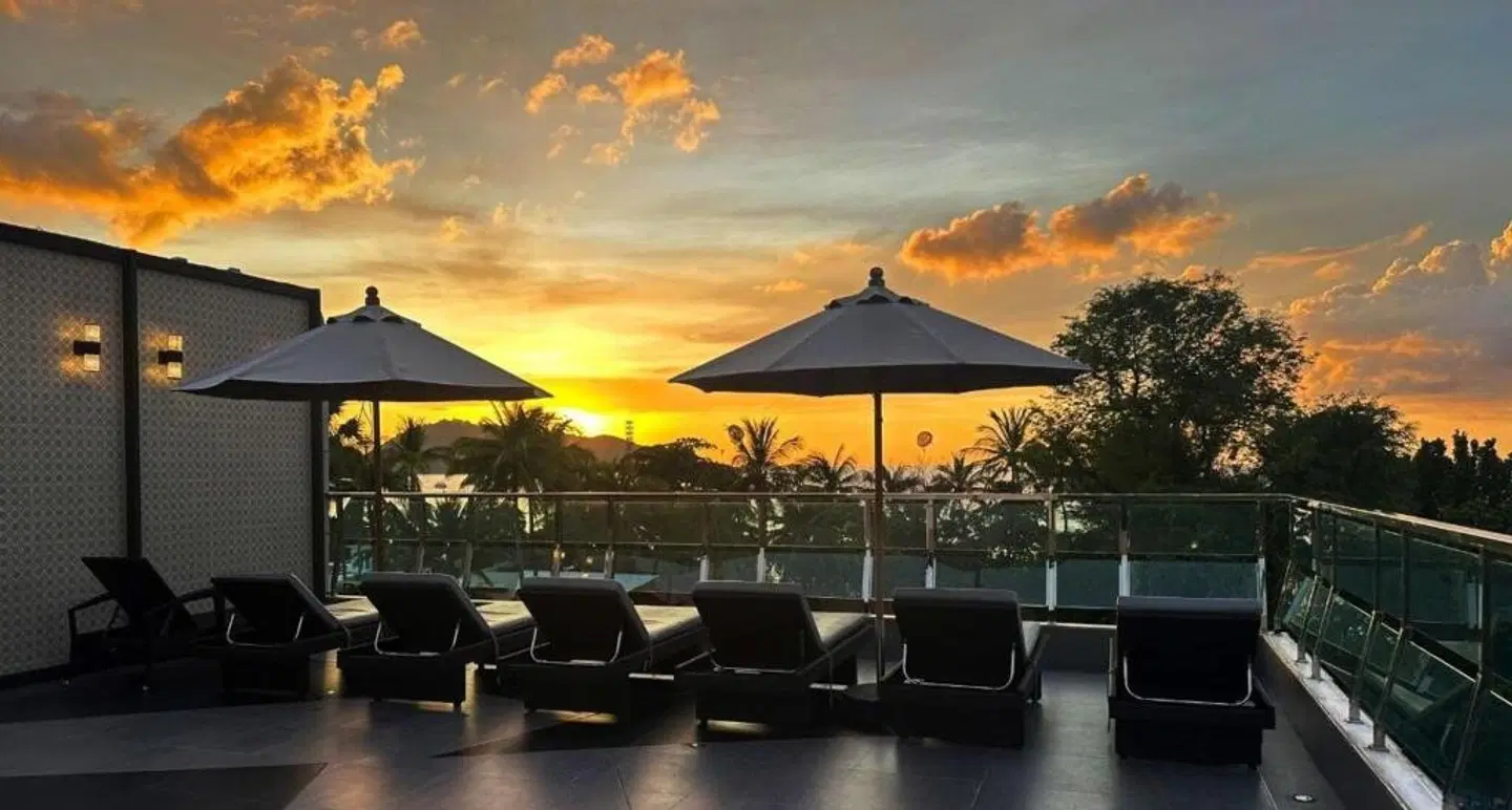 Clarian Hotel Beach Patong Terrasse