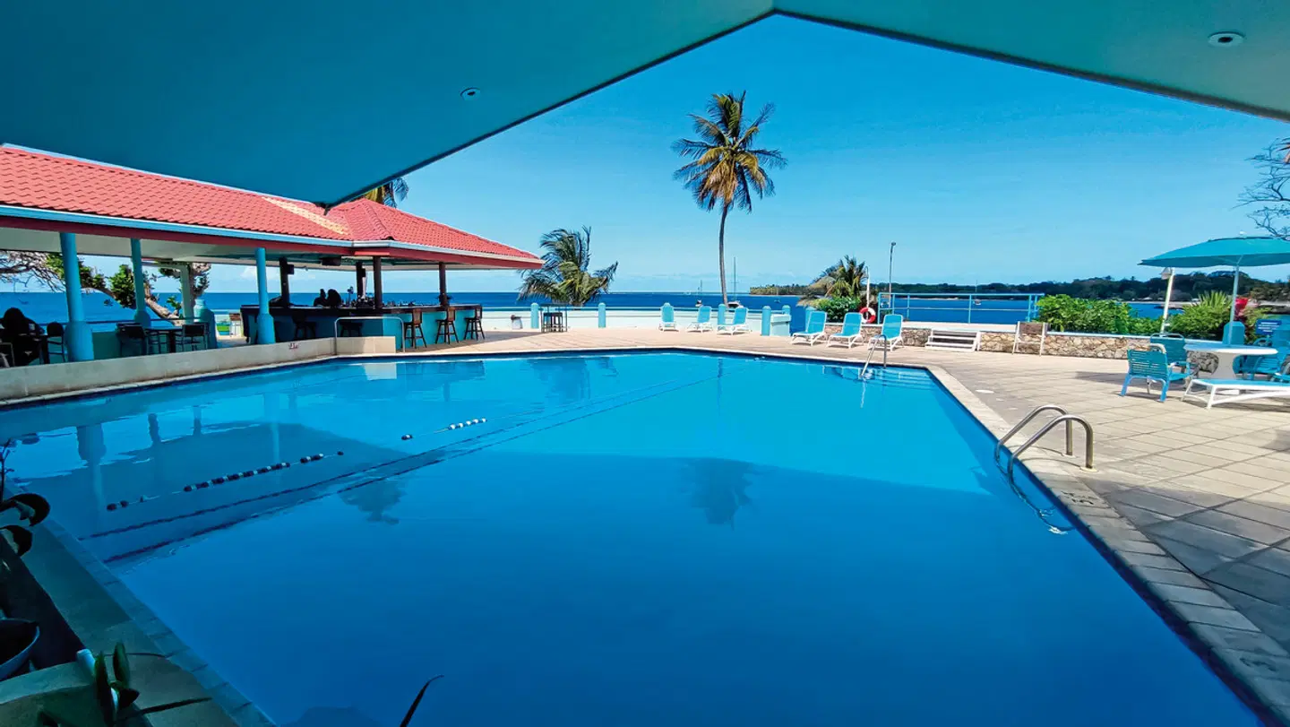 Crown Point Beach Hotel OUTDOOR_POOL