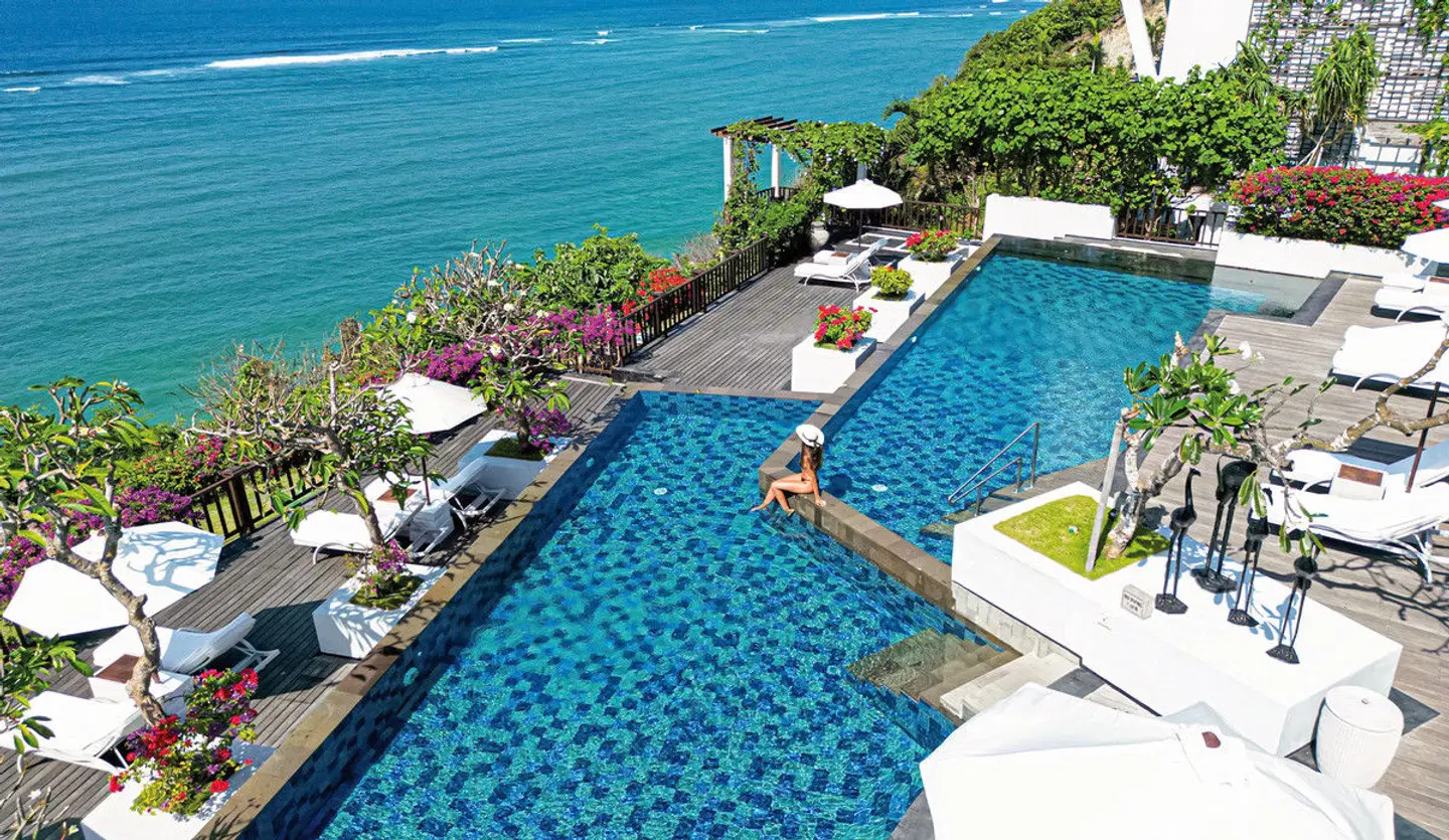 Samabe Bali Suites & Villas OUTDOOR_POOL