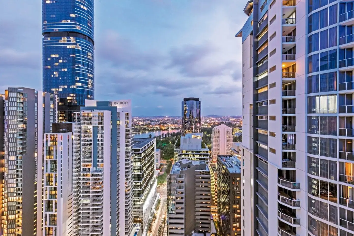 Oaks Brisbane Festival Suites EXTERIOR