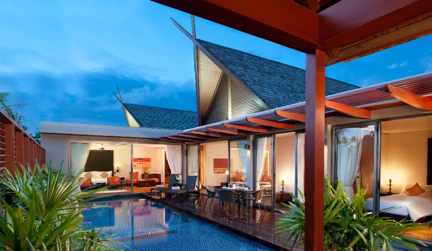 Avani+ Mai Khao Phuket Suites & Villas Hallenbad