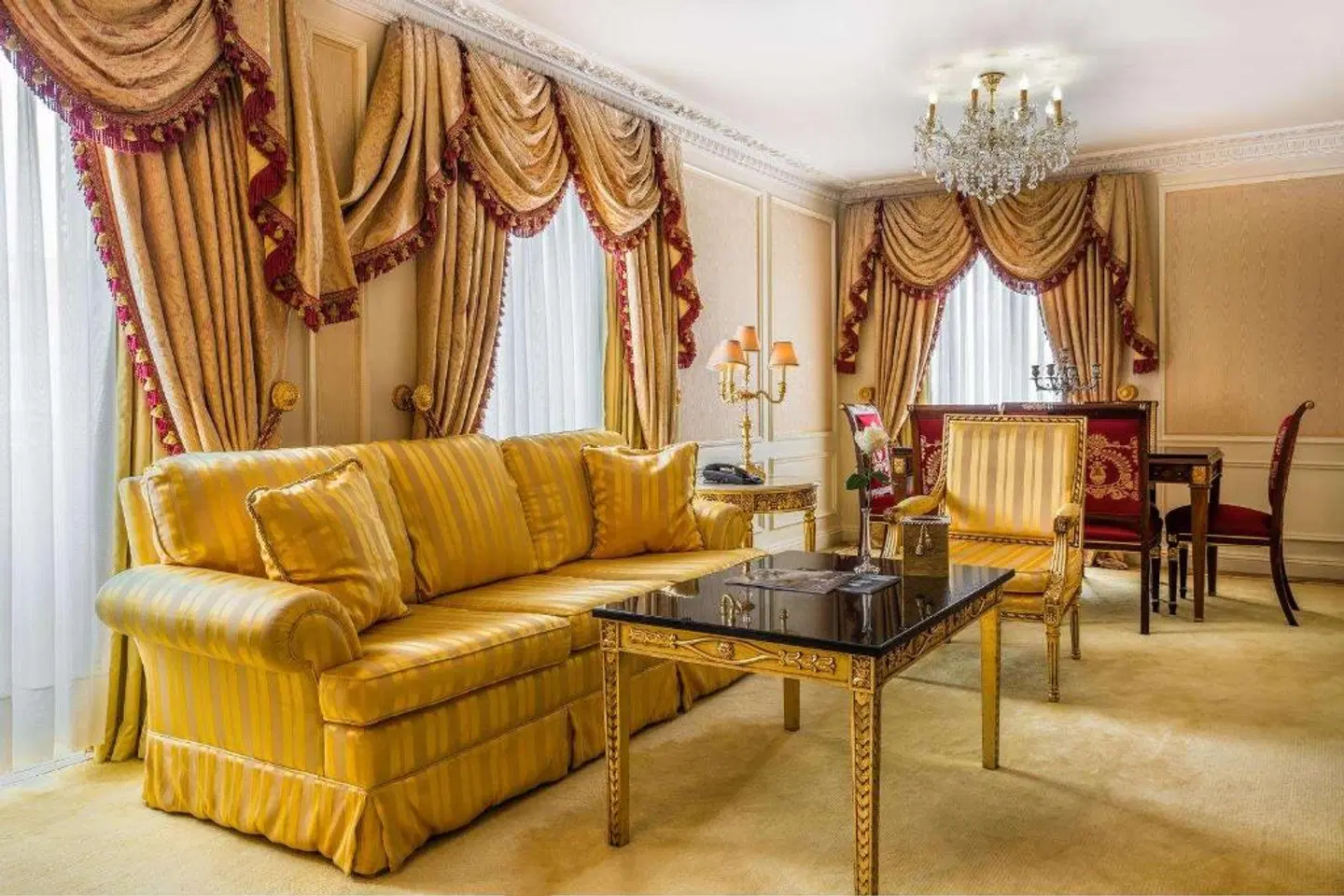 Bentley London LOUNGE_LOBBY