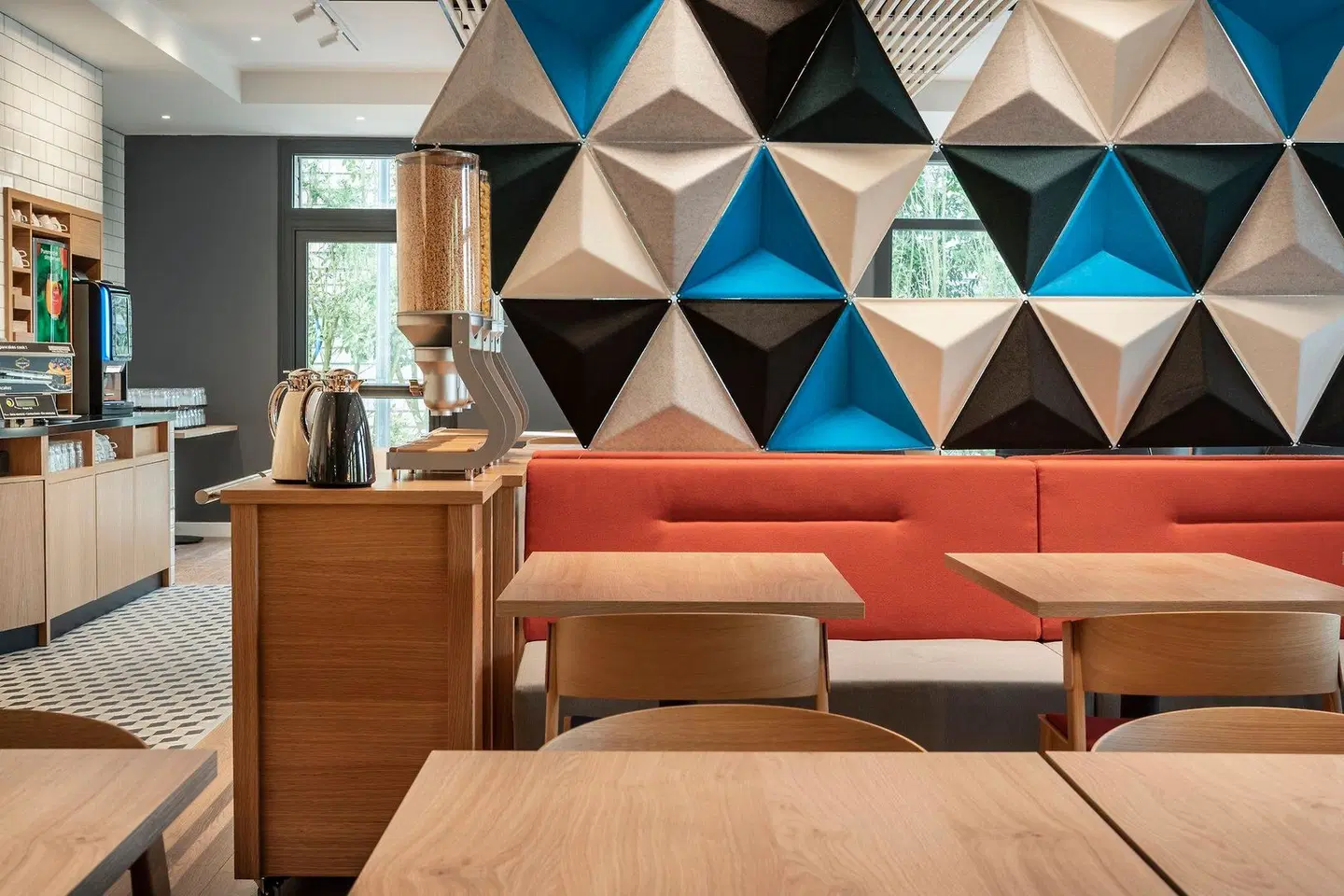 Holiday Inn Express Marne La Vallee Val D Europe by IHG LOUNGE_LOBBY