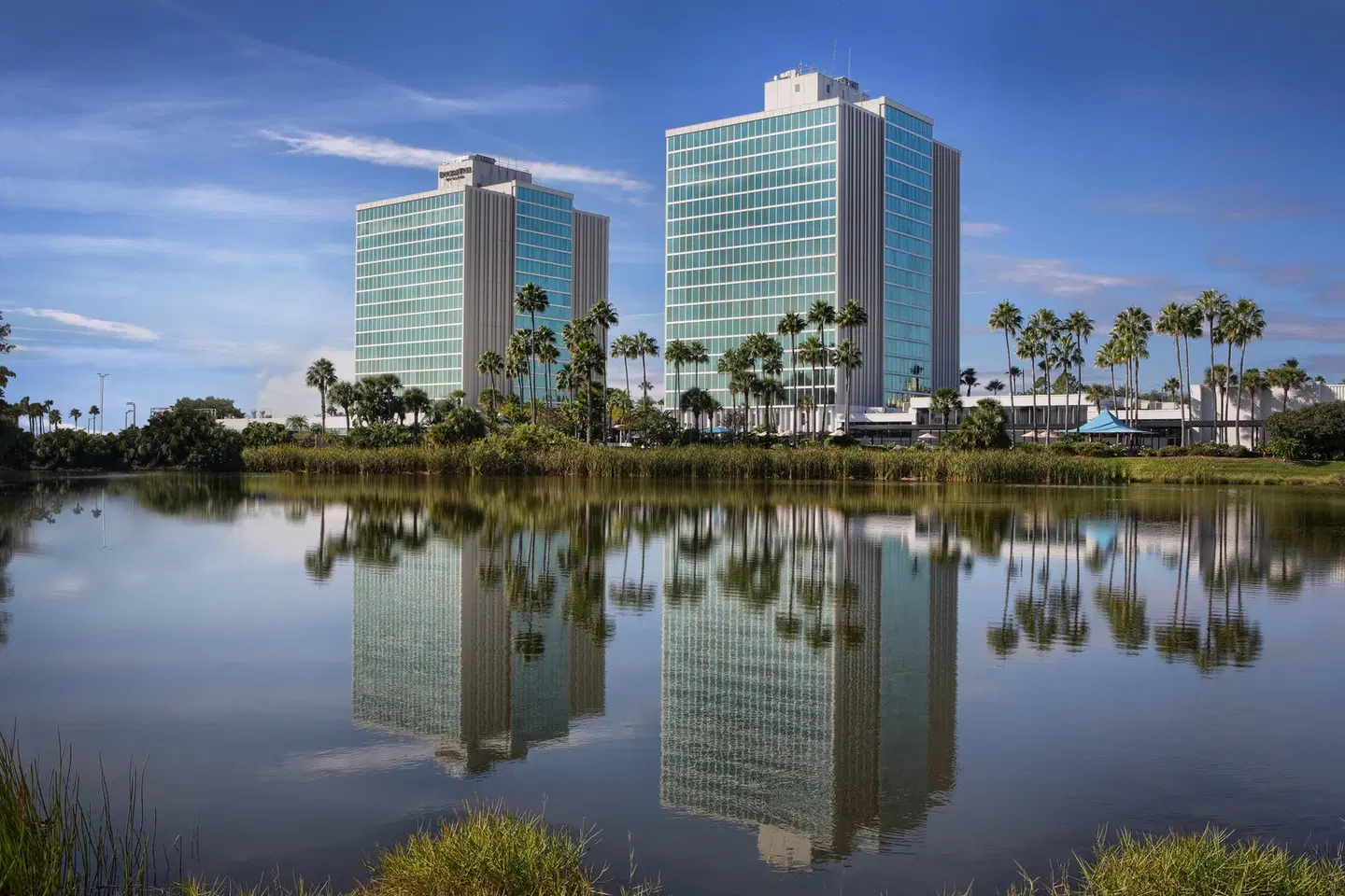 DoubleTree by Hilton at the Entrance to Universal Orlando EXTERIOR