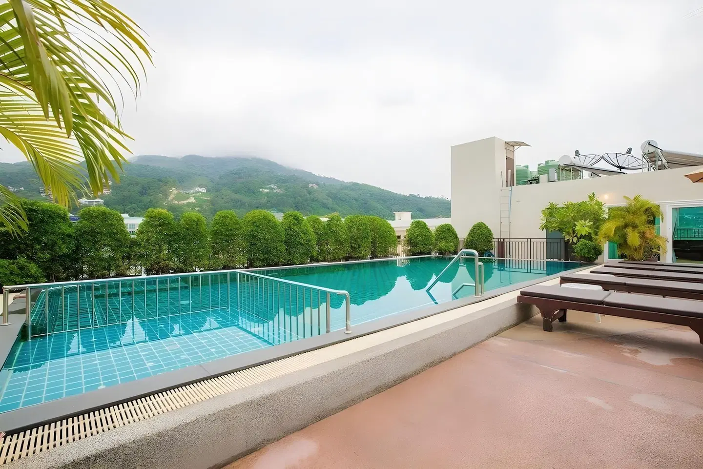 77 Patong Hotel & Spa OUTDOOR_POOL