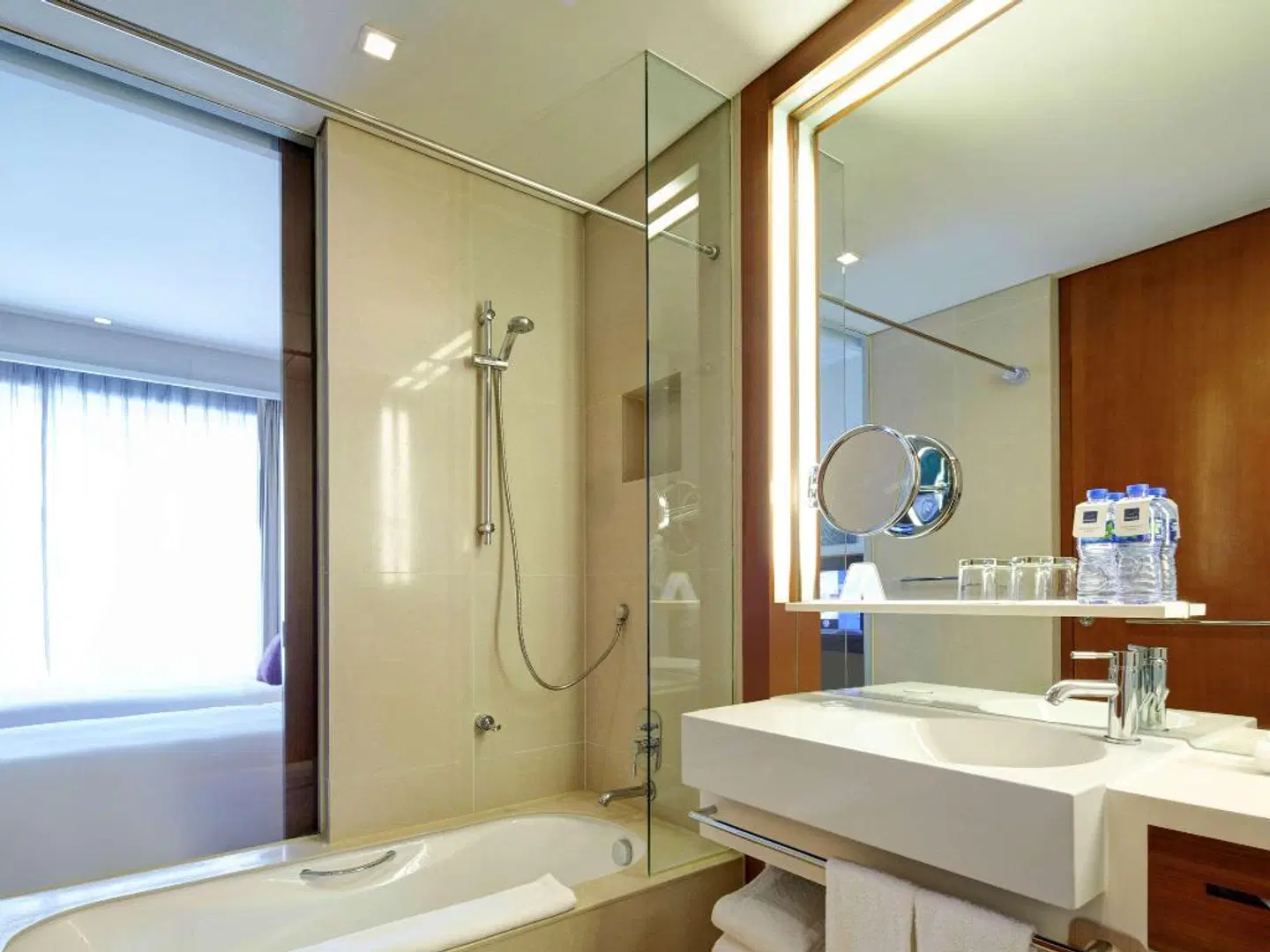 Novotel Hong Kong Citygate Hotel Badezimmer