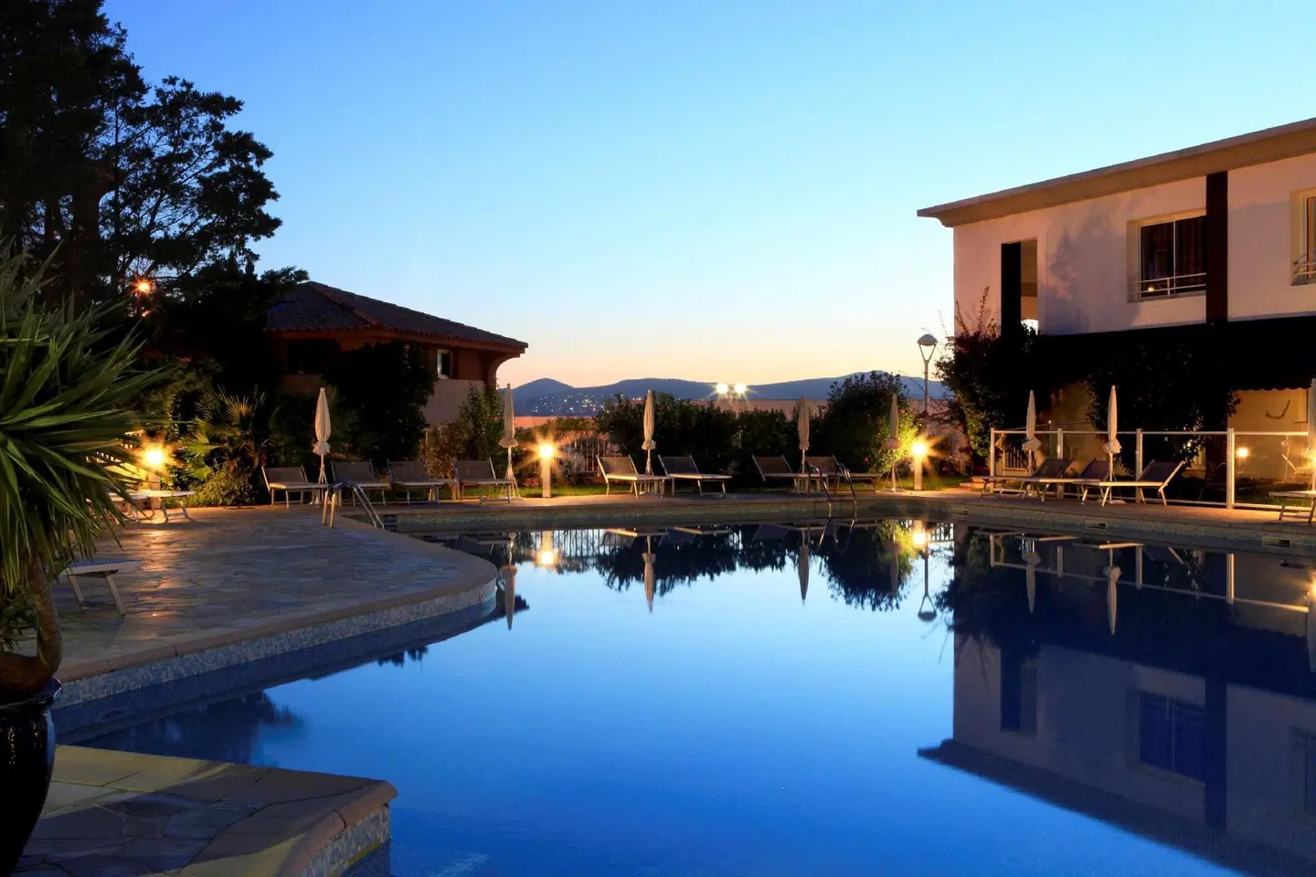 Best Western Plus Hôtel La Marina OUTDOOR_POOL
