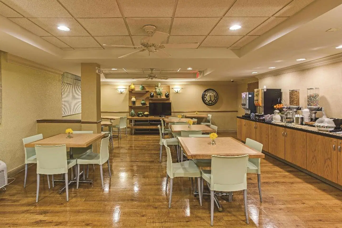La Quinta Inn & Suites by Wyndham West Palm Beach Airport Restaurant