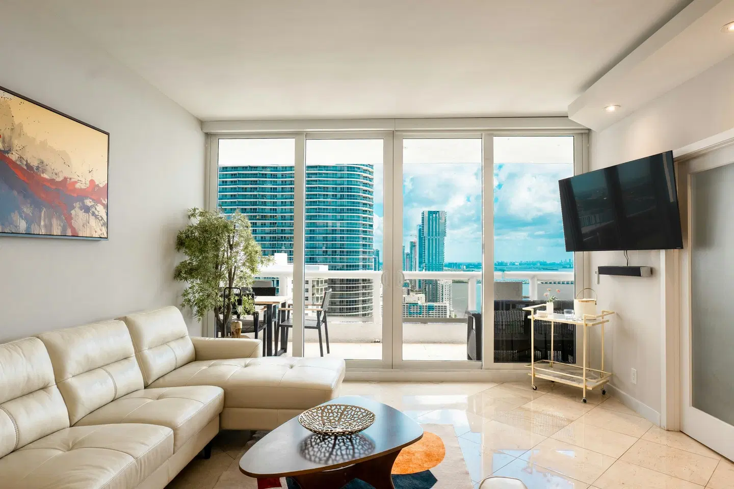 DoubleTree by Hilton Grand Hotel Biscayne Bay ROOM_EXAMPLE
